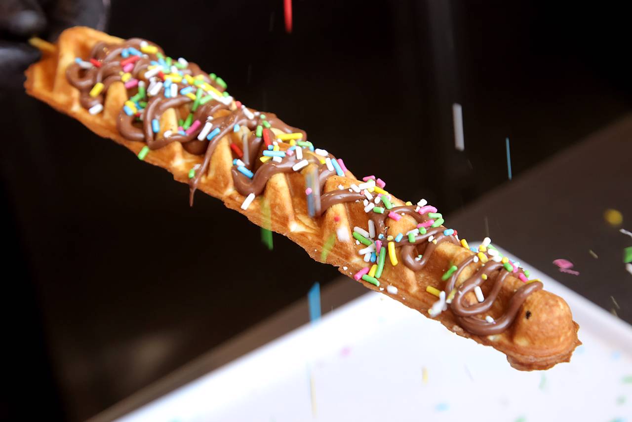 Cloud Ice Cream & Waffle Truck - 30 Person