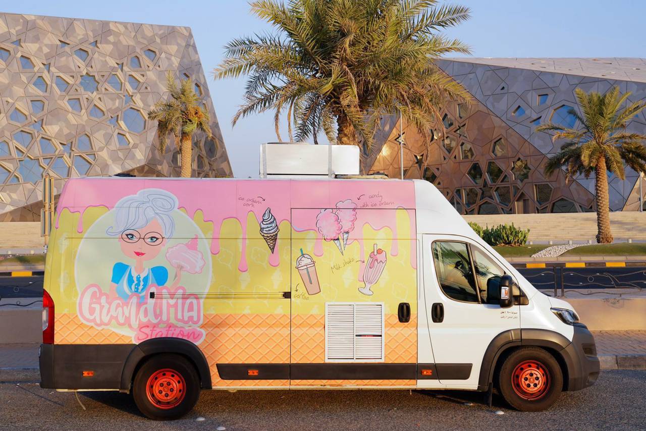 Cloud Ice Cream & Waffle Truck - 40 Persons