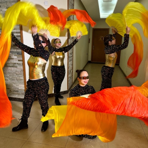 Long Fabric Fan Show