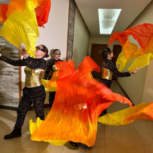 Long Fabric Fan Show