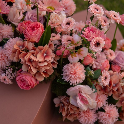 Dusty Rose Frame Bridal Theme