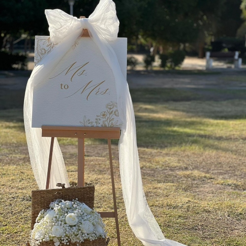 Whispering White Picnic Theme