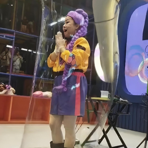 Rumi K-Pop Bubble Show