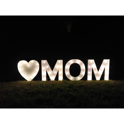 MOM 🤍
