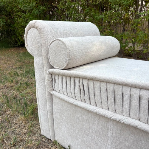 Classic Roll-Arm Lounge ( Kosha )