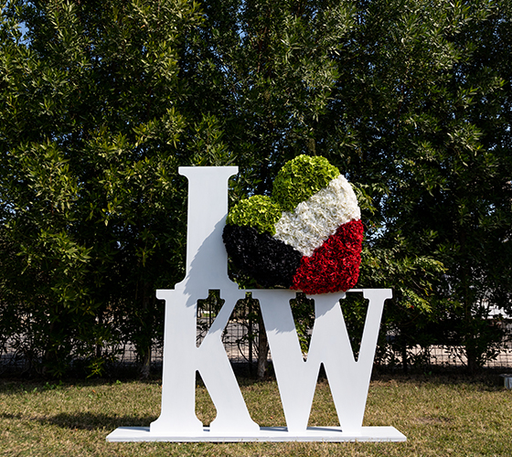 I (LOVE) KW Stand