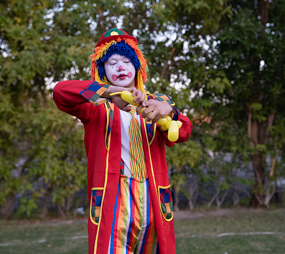 Clown with Balloon Twisting